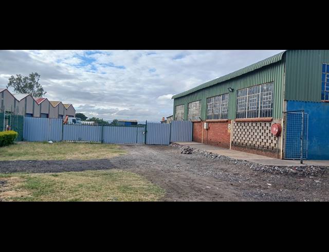 1,939M² WAREHOUSE FOR SALE IN TLHABANE